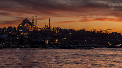 Obraz premium notre dame cathedral at sunset