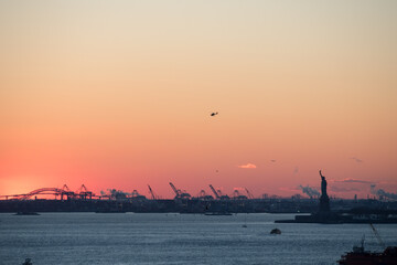 Fototapeta premium Crossing the Brooklyn Bridge