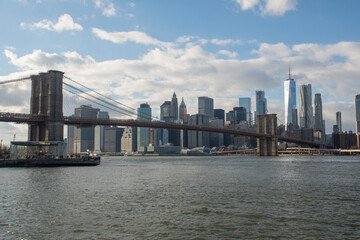 Fototapeta na wymiar Looking Across the East River
