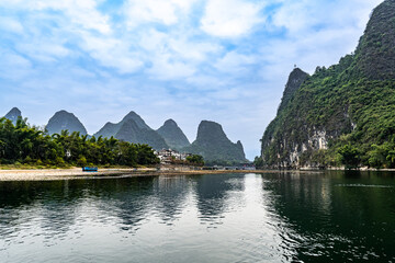 Fototapeta premium Scenery of the Lijiang River Scenic Spot in Guilin, Guangxi, China