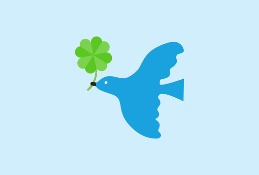 青空を背景に四つ葉のクローバーをくわえて飛ぶ青い鳥 - 平和・幸せ・SDGs・脱炭素のイメージ素材

