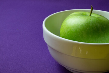 bowl of green apples