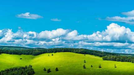 Obraz premium Hills, grasslands and blue sky