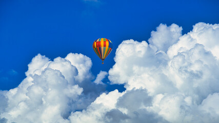 白い雲とバルーン合成