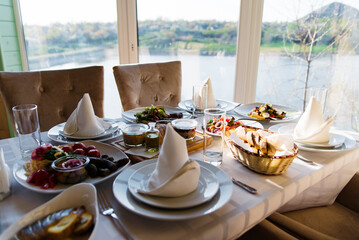 Beautiful table setting with floral decor