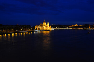 Fototapeta na wymiar Budapest parlament at night. Beatiful wallpaper.