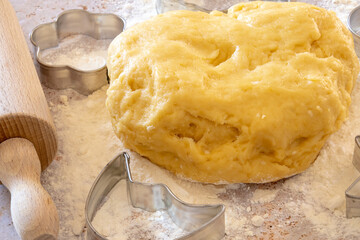 homemade shortcrust pastry on a board with flour and a rolling pin