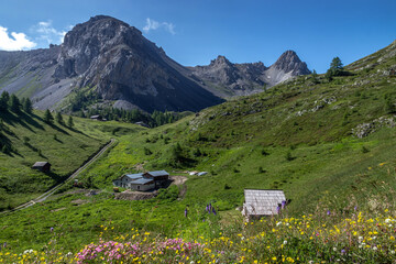 Chalets de Clapeyto , Paysage du Massif du Queyras en été , Hautes-Alpes , France