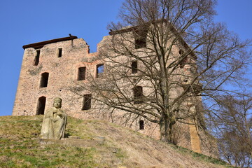 Krakovec castle ruins, early spring