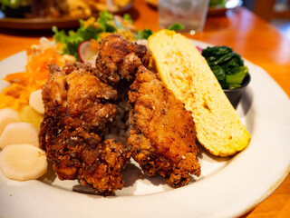 ランチにがっつり食べたい唐揚げ定食