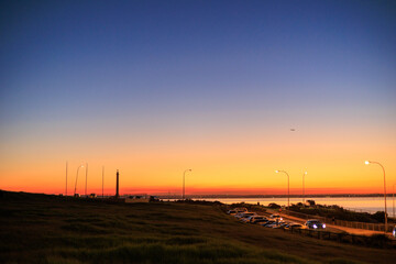 La Perouseの夕日と月とシドニー空港のライトアップ