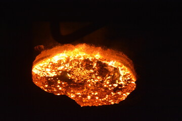 Boiling metal in a ladle of a metallurgical plant