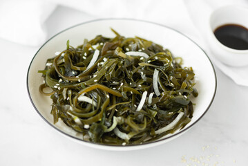 seaweed salad with onion and soy sauce