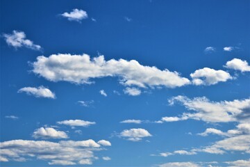 Naklejka na ściany i meble ciel bleu avec nuages