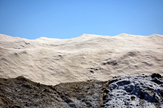 Récolte sel de mer - salins de Gruissan - montagne tas empilé beaucoup