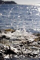 Vague gouttes d'eau mer - plage rocher