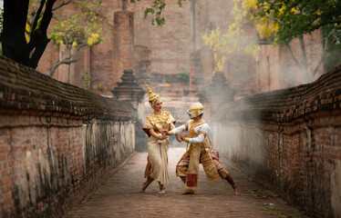 Naklejka premium Khon, Is a classic Thai dance in a mask. This is Hanuman expressing his love to Miss. Suphan Matcha.