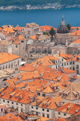 Fototapeta na wymiar Dubrovnik città di mare in Croazia ripresa dall'alto 