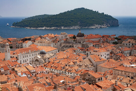 Dubrovnik città di mare in Croazia  ripresa dall'alto 