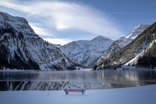 rote einsame frostige bank am sww