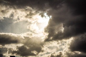 Wolken mit Aprilwetter