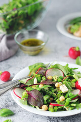 Green salad with asparagus and radish	