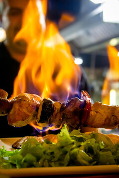 The cook is frying a barbecue on a large fire