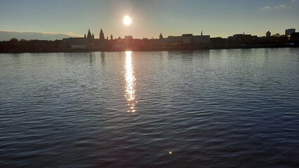 Fototapeta premium Mainz mit sonne