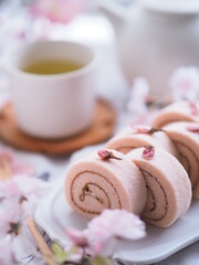 春スイーツ 桜ロールケーキでティータイム