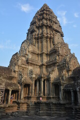 Fototapeta na wymiar The awesome structure of the Angkor Wat temple continues to amaze us all throughout the centuries