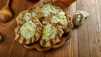 Karelian pasty with apples © Fanfo