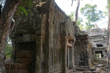 Naklejka premium Exploring the ancient ruins of temples in the Angkor Wat complex near Siem Reap, Cambodia
