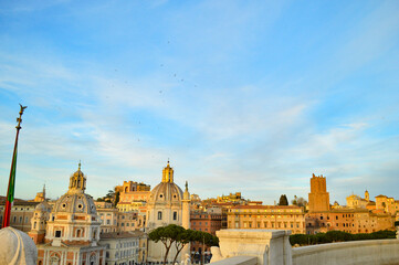 Fototapeta na wymiar 夕日に染まるローマの街並み