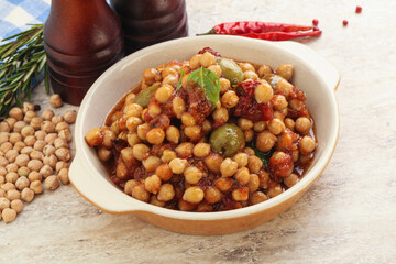 Chickpea beans with dry tomato and olives