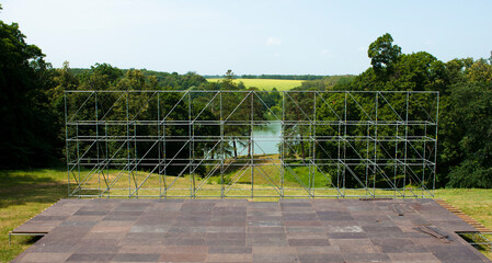 installation of a concert venue against the backdrop of beautiful nature