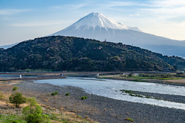 静岡県富士市富士川から見た富士山