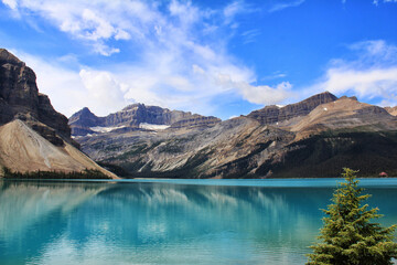 Fototapeta na wymiar Skycolored Lake Louise in Alberta surrounded by Rocky Mountains