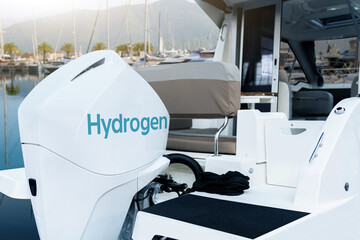 Speedboat with outboard motor on hydrogen fuel. Concept