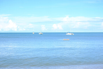Obraz premium Beautiful scene of seascape, Sunny day, the natural landscape of gorgeous tropical beaches and the sea