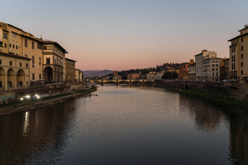 Obraz na płótnie Canvas dusk view of arno river in Florence, Italy