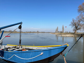 Fototapeta na wymiar Ferry on the river IJssel around Bronckhorst