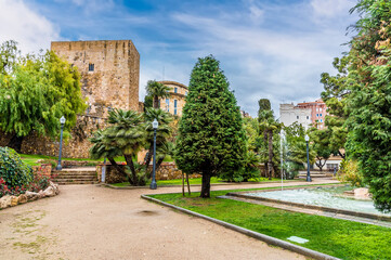 Obraz premium A view across the Miracle Park in the city of Tarragona on a spring day