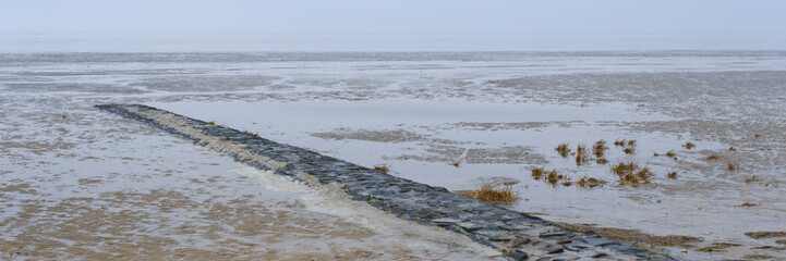 Steinsteg an der Nordseeküste