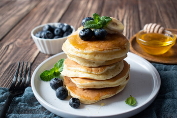pancakes with blueberries, banana and honey