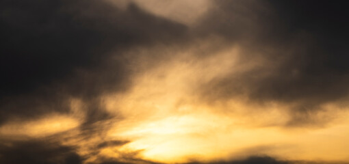 Fototapeta na wymiar Beautiful bright dramatic sunset in the clouds.
