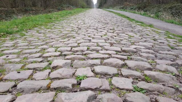 France pav&eacute;s trou&eacute;e d'Aremberg  Paris Roubaix sport cyclisme Wallers 