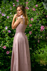 Obraz na płótnie Canvas Girl in the summer dress enjoys the spring