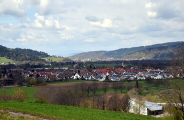 Fototapeta na wymiar Kirchzarten bei Freiburg im Frühling