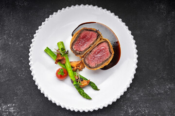 Beef Wellington with chanterelles, asparagus and black truffle with spicy Razmarin sauce