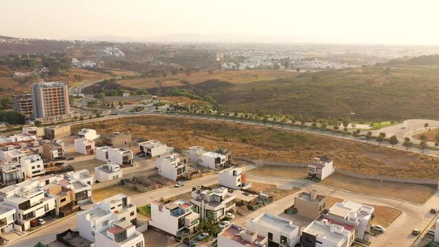 Construcci&oacute;n de viviendas edificios casas complejo habitacional en Zapopan Jalisco M&eacute;xico con &aacute;reas verdes